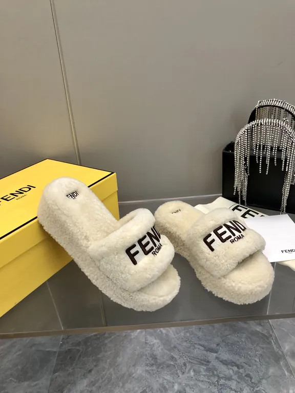 Fendi Shoe 